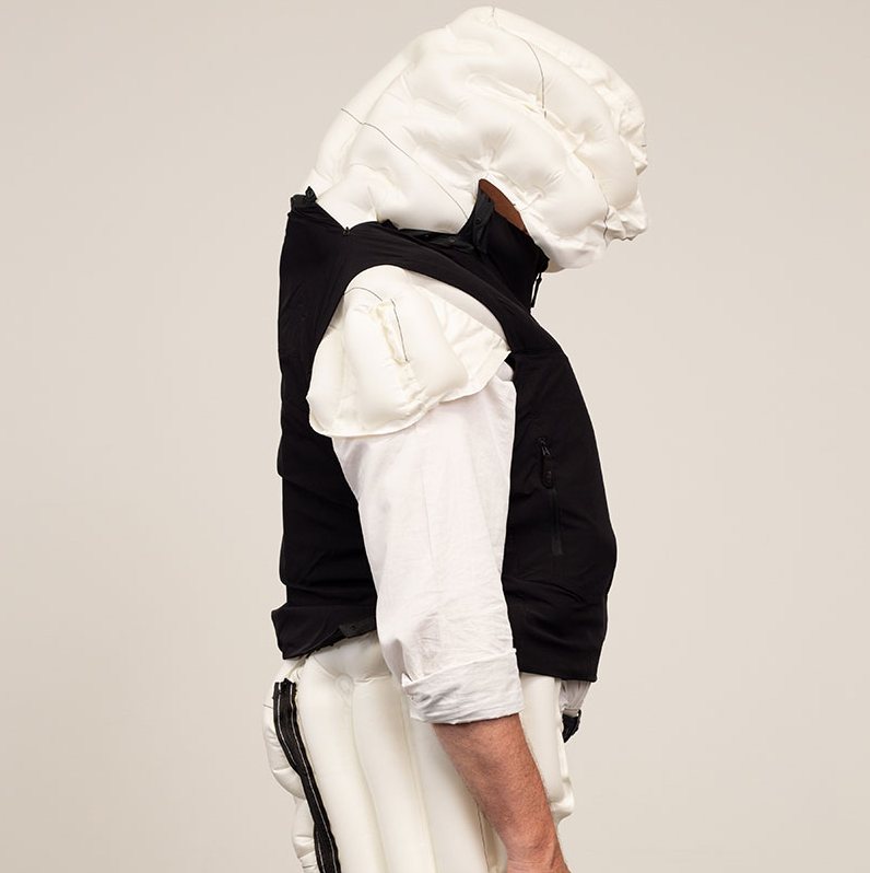Weste mit ausgelöstem Airbag