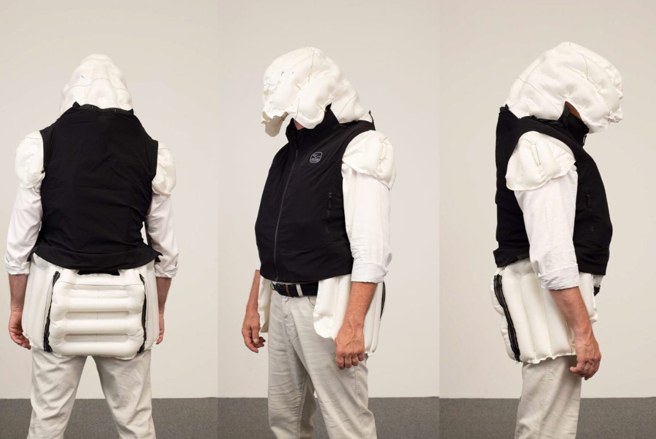Ausgelöster Airbag von hinten, vorne und seitlich